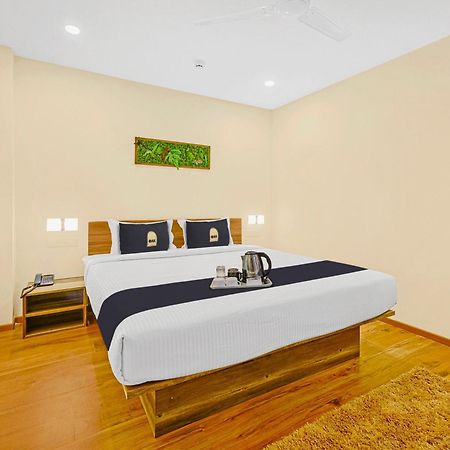Super Townhouse Oak Hillside Aqua Hotel Khandagiri Exterior foto