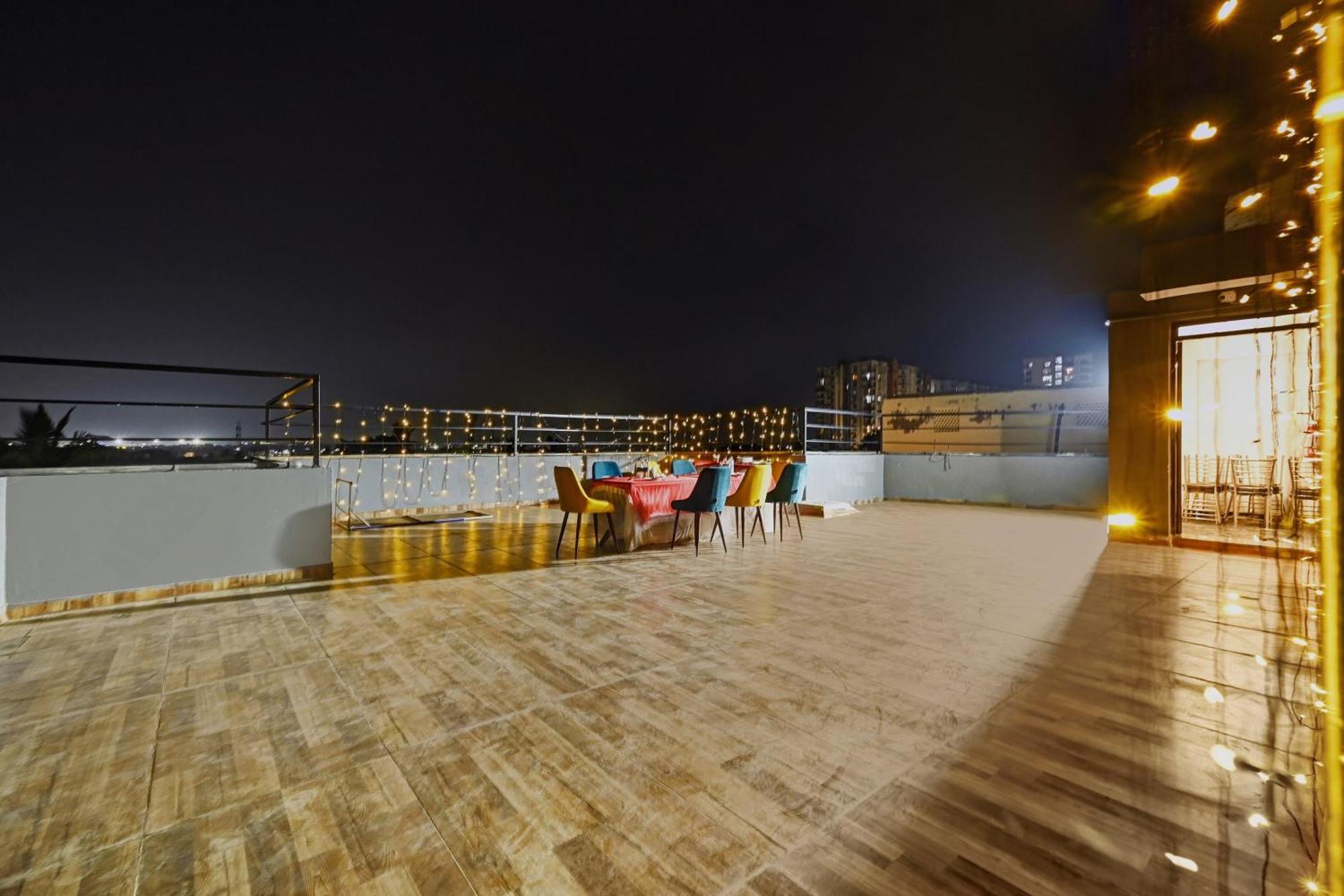 Super Townhouse Oak Hillside Aqua Hotel Khandagiri Exterior foto