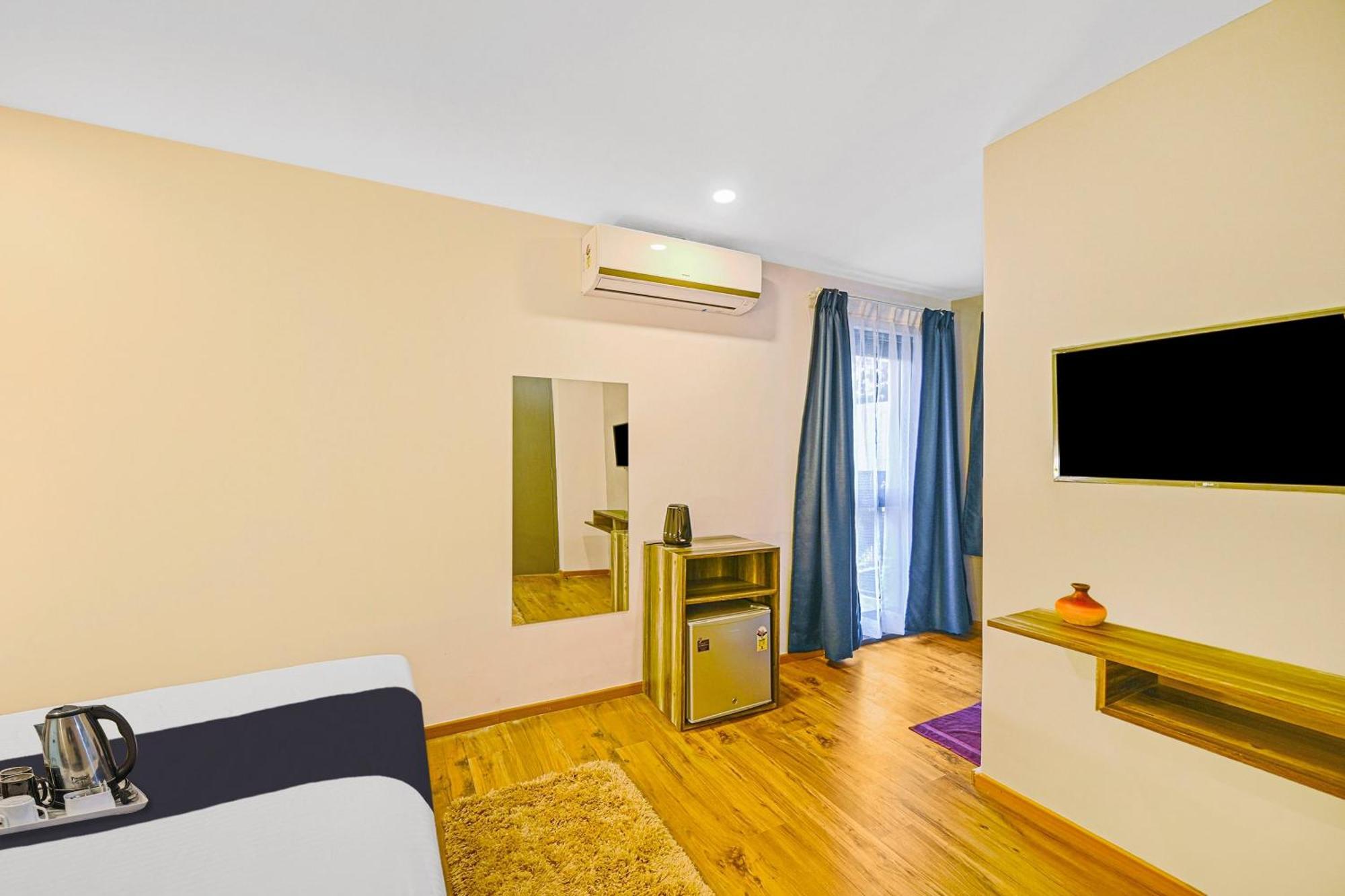 Super Townhouse Oak Hillside Aqua Hotel Khandagiri Exterior foto