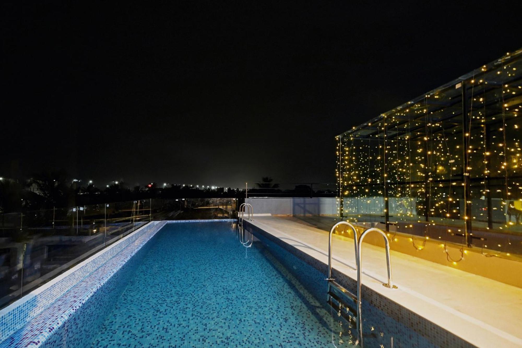 Super Townhouse Oak Hillside Aqua Hotel Khandagiri Exterior foto