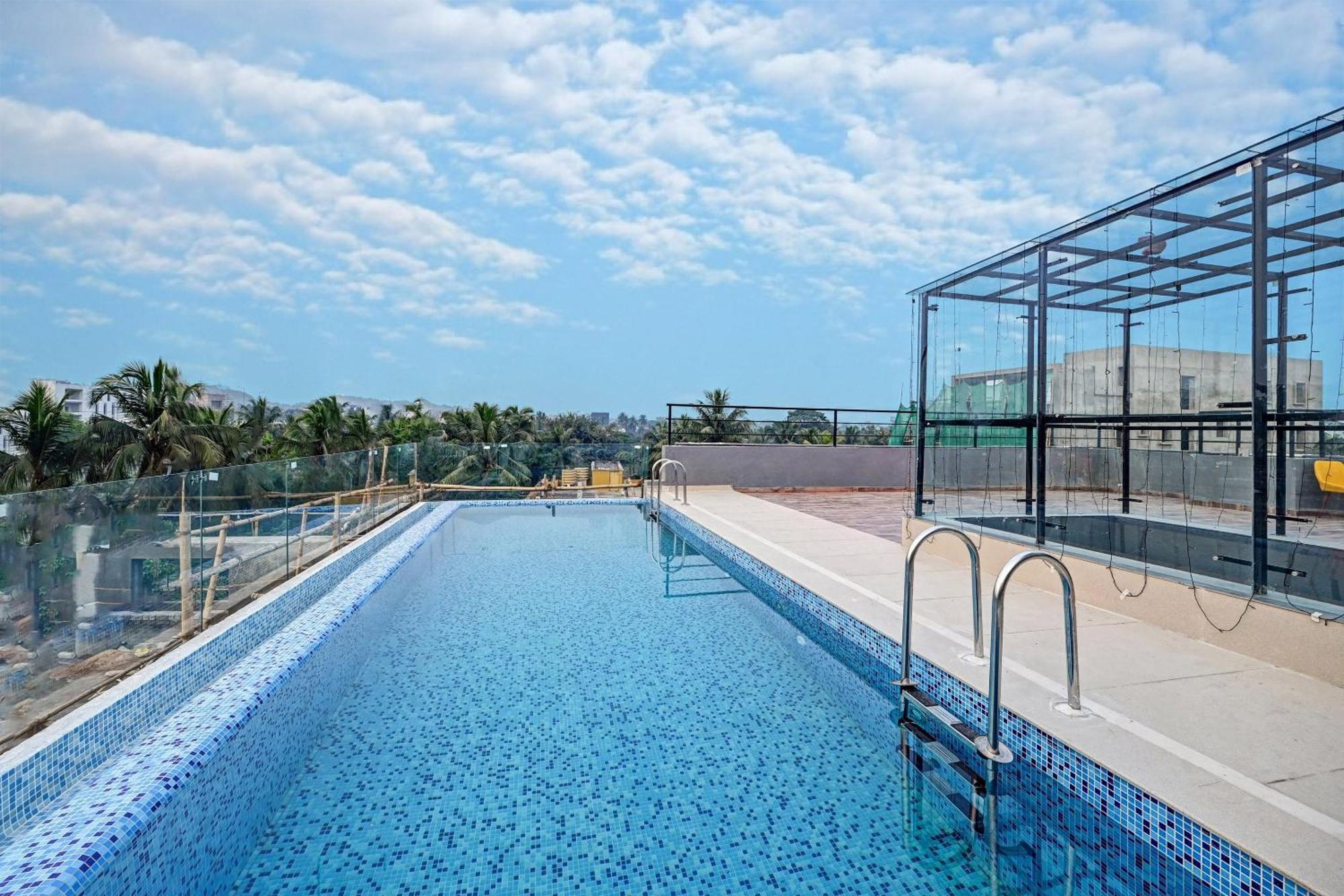 Super Townhouse Oak Hillside Aqua Hotel Khandagiri Exterior foto